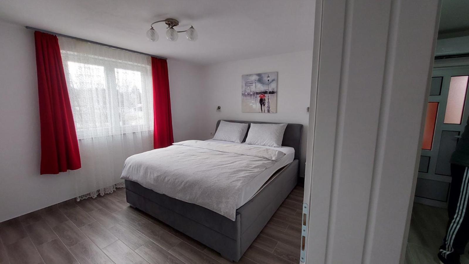 Aleksandar Banja Luka Phòng bức ảnh