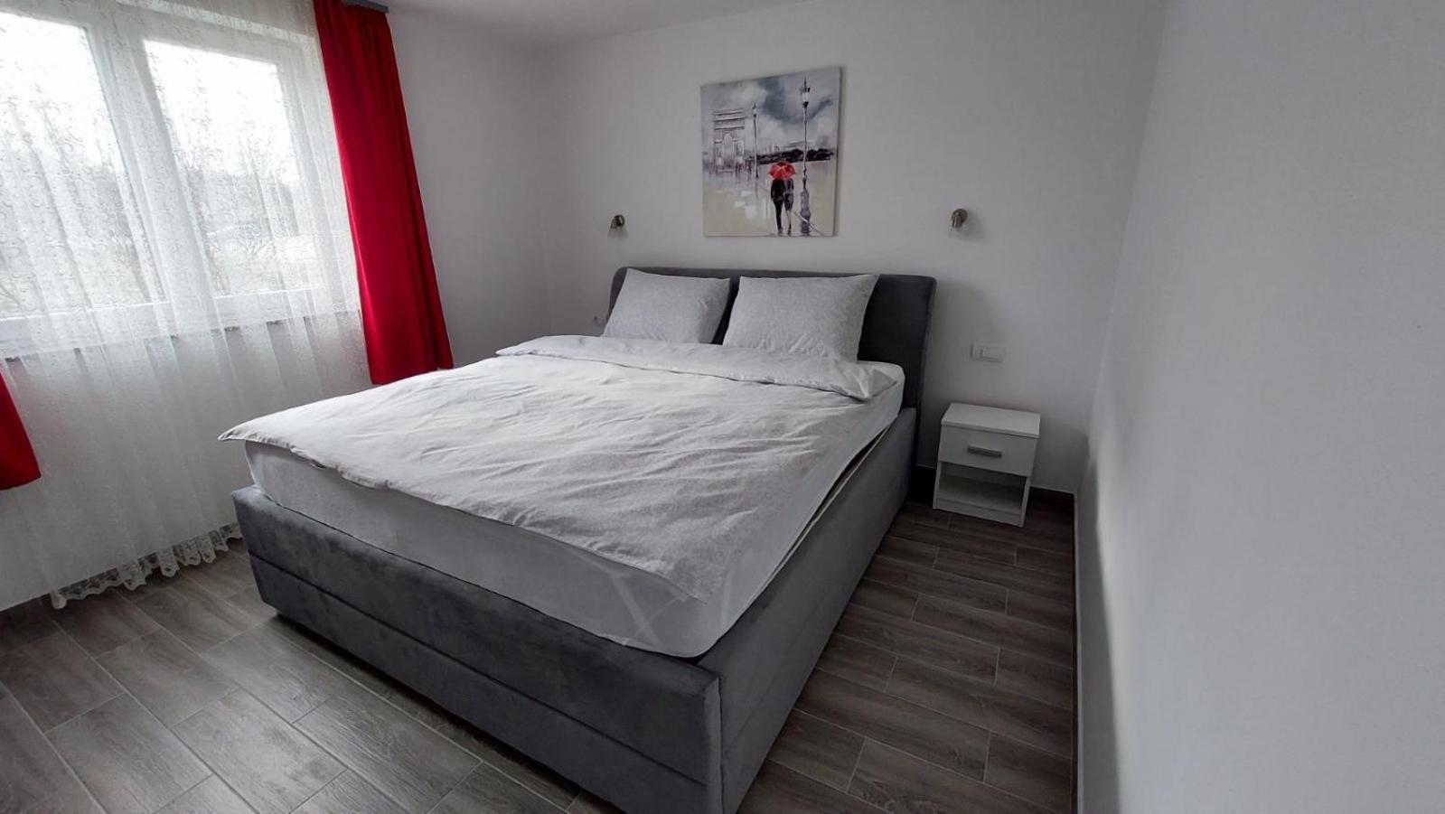 Aleksandar Banja Luka Phòng bức ảnh